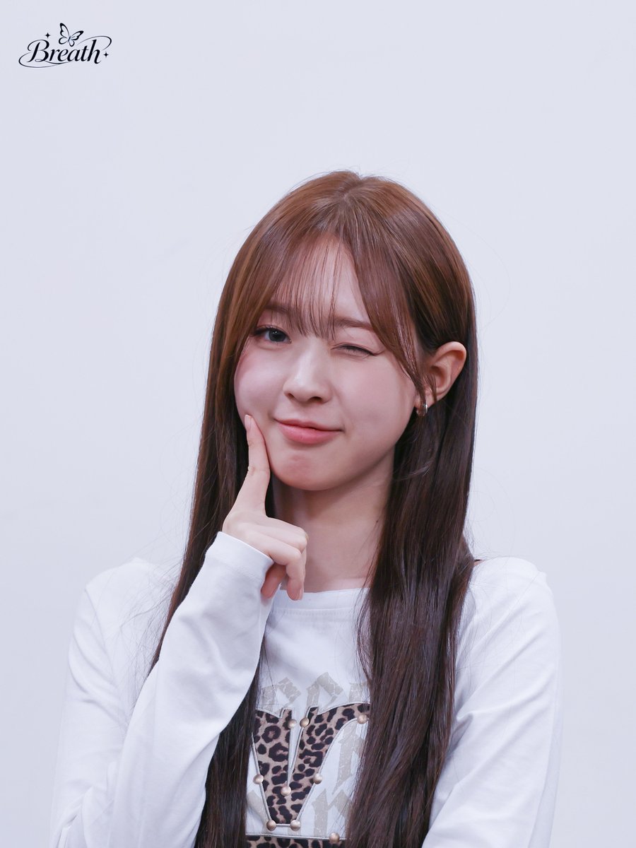 breath6soom's tweet photo. 260911 앞으로 잘 부탁해 김수민😊

#김수민 #Soomin
#tripleS #트리플에스 https://t.co/iWoDWKWcTf