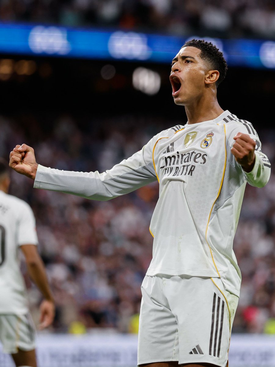 unknownxur9's tweet photo. Kombo said Mainoo is better than Bellingham and instead of man united fan to defend their play they are busy ass licking Real Madrid play. 

This chain of slavery is too strong bro https://t.co/Jy1ANzEyup