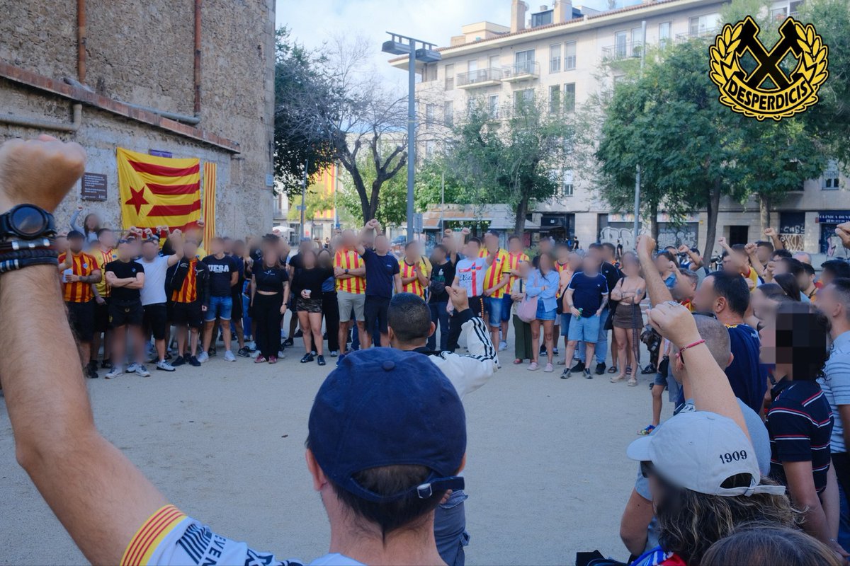 Desperdicis's tweet photo. DIADA NACIONAL DE CATALUNYA 🔴🟡

Ahir, un any més, ens vam reunir a la Capella dels Segadors per no oblidar qui som i d’on venim.

Un indret de Sant Andreu on la història dels Segadors es manté viva i que, segles després, continua ressonant en allò que avui és l’himne nacional. https://t.co/csj2d4W8cb