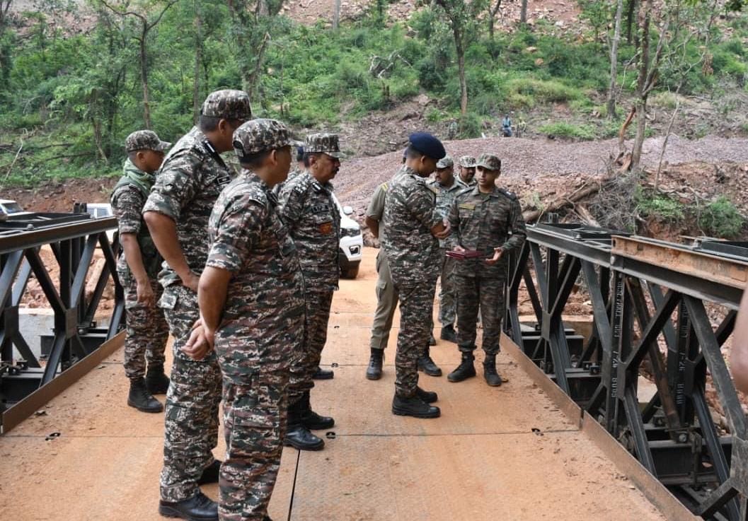 CTGSECTORCRPF's tweet photo. Operational Synergy & Troop Welfare 

In continuation of his visit to Bijapur, Konta and Sukma Ranges, Shri Kabib K., IPS, IG, CRPF Chhattisgarh Sector interacted with Senior Officers of Ranges, District Administration and BRO, on operational, administrative and infrastructure issues.

Focusing on troop's welfare, he reviewed on-ground challenges & grievance redressal mechanisms and sensitized personnel on cyber frauds, online gambling, social media addiction, financial management, health and fitness.
#NationFirst #Vandematram150 #MissionNaxalMuktBharat2026 #Vandemataram150 #WelfareFirst @gpsinghips @crpfindia @CentralZoneCrpf @ops_dig @OpsKonta @50Bncrpf