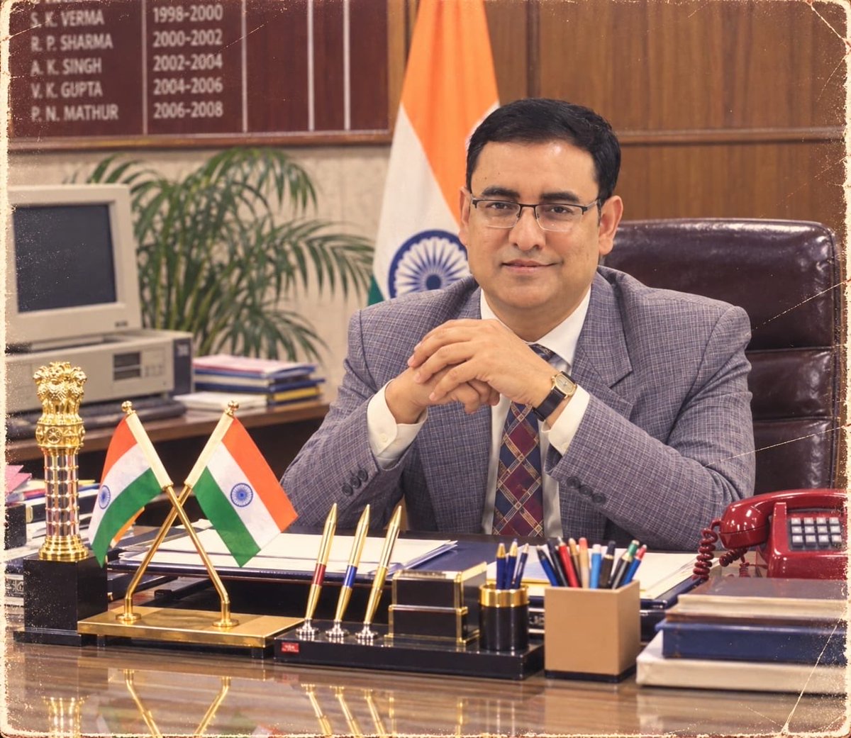 kkyadava's tweet photo. Bringing back the 80s vibes✨

#80s #1980s #80svibes #80strend #80s_nostalgia #KrishnaKumarYadav #KKYadav #CivilServices #IPoS #Officers #Office #Government #Trending #Profile https://t.co/aOKl3Hh6i7