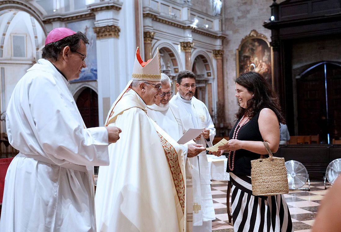 archivalencia's tweet photo. El Arzobispo entrega a los profesores de Religión la “missio” o encargo para impartir la asignatura este nuevo curso
ℹ️  https://t.co/410HWZDyaw
📷️ A. Sáiz/Delegación Medios Comunicación Arzobispado Valencia
@archivalencia https://t.co/PyDwB5GaCc