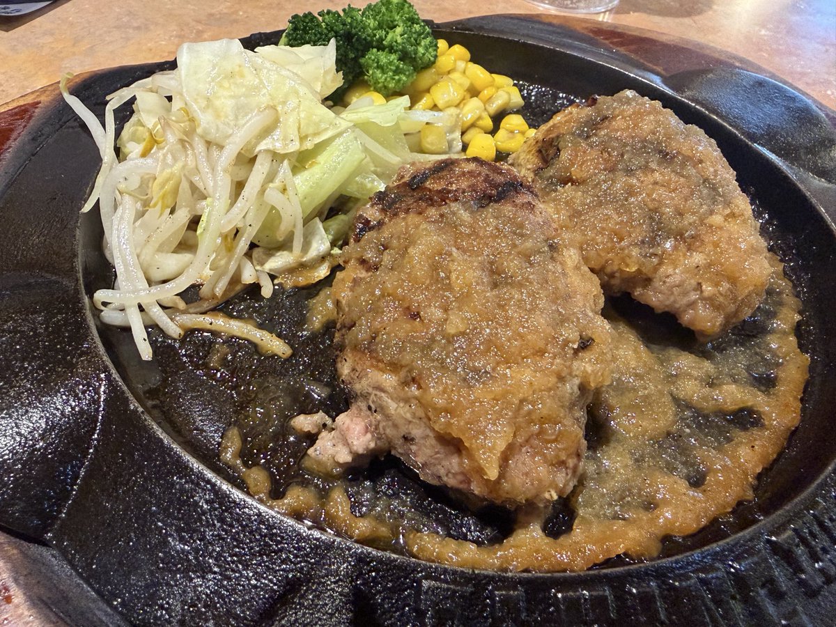 Worldwide_hide's tweet photo. きのうお客様とずっとハンバーグの話しててハンバーグ食べたくなってさっそく😋 https://t.co/jn1RPSSHh8