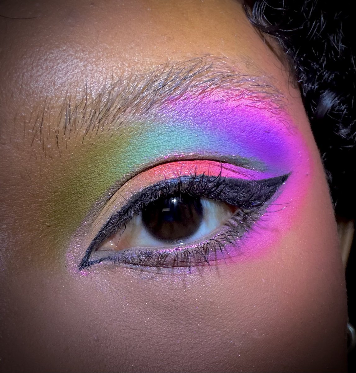 EizaAnarchy's tweet photo. Bismuth and obsidian (right eye close up) https://t.co/9bUDnwZtO9