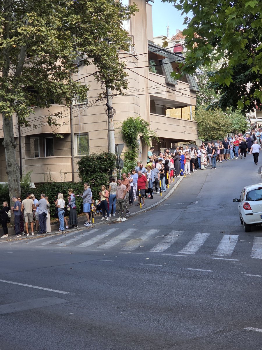 Toplicanka's tweet photo. Prilučka, Voždovac. Studenti pobeđuju! https://t.co/4RUtZL8cg8