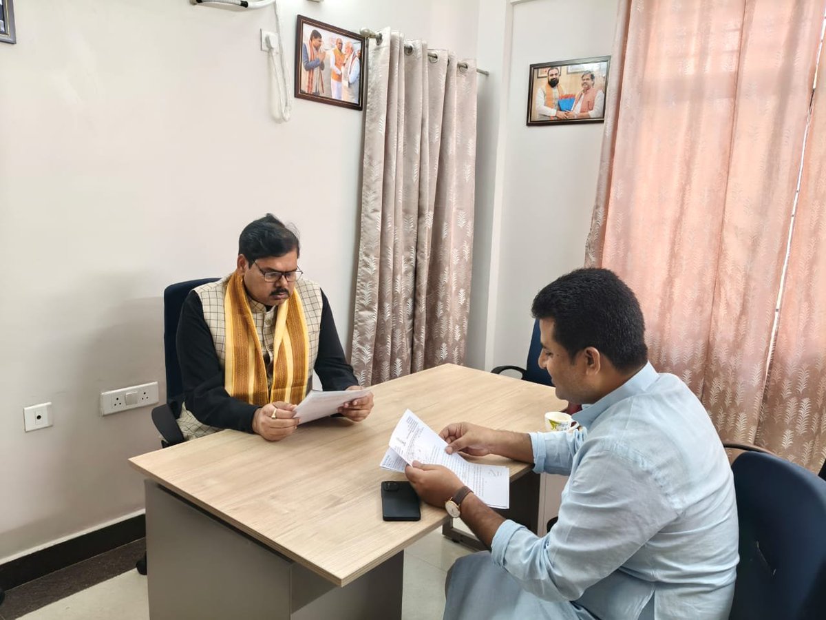 RecentlyUpdates's tweet photo. बिहार के सरकारी शिक्षकों की मांगों को लेकर कोचाधामन के माननीय विधायक श्री० सरवर आलम साहब ने आज मा० शिक्षा मंत्री श्री० मिथिलेश कुमार तिवारी जी से उनके कार्यालय वेश्म में मुलाकात कर मांग-पत्र सौंपा।
7वें वेतन आयोग के अनुरूप उचित Pay Level, वेतन विसंगतियों की मांग प्रमुखता से रखी। https://t.co/Dgy6lgTelf