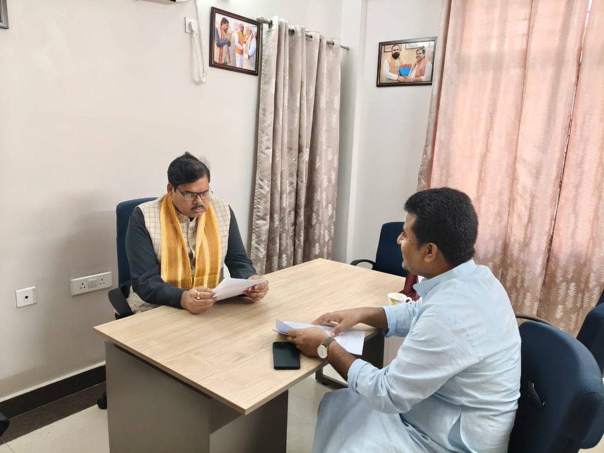 RecentlyUpdates's tweet photo. बिहार के सरकारी शिक्षकों की मांगों को लेकर कोचाधामन के माननीय विधायक श्री० सरवर आलम साहब ने आज मा० शिक्षा मंत्री श्री० मिथिलेश कुमार तिवारी जी से उनके कार्यालय वेश्म में मुलाकात कर मांग-पत्र सौंपा।
7वें वेतन आयोग के अनुरूप उचित Pay Level, वेतन विसंगतियों की मांग प्रमुखता से रखी। https://t.co/Dgy6lgTelf
