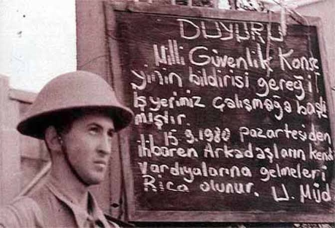 LaboransS4's tweet photo. 46 yıl önce bugün sermaye, silahlı zorbalarını karanlığın bekçiliği görevine yeniden getirdi. Yükselen sınıf mücadelesinin ezilmesi ve neoliberal politikaların uygulanması için ülke darbeciler eliyle kanla ıslah edilmeye çalışıldı. https://t.co/8nGKN5Behx