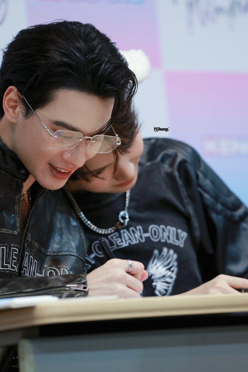 ycheng1205's tweet photo. 🦆：I love my job

KNP FSDAY IN JAPAN

#KengNamping_FANSIGNDAY_inJAPAN 
#KengHarit #nampingster
#KengNamping #เก่งน้ำปิง https://t.co/9sGZM8ADmK