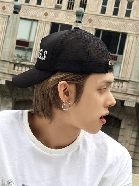 yjjjjj913xx's tweet photo. 난 사실 연준이 눈썹��에 환장함
눈썹뼈가 딱 예쁘게 튀어나와 있어서 자연스럽게 아이홀 생기는 것도 좋고
이마에서부터 시작해서 눈썹뼈 그리고 콧대까지 떨어지는 라인이 진짜 예술임
완전 입체적 골격미남 https://t.co/UNMYzkSFGI