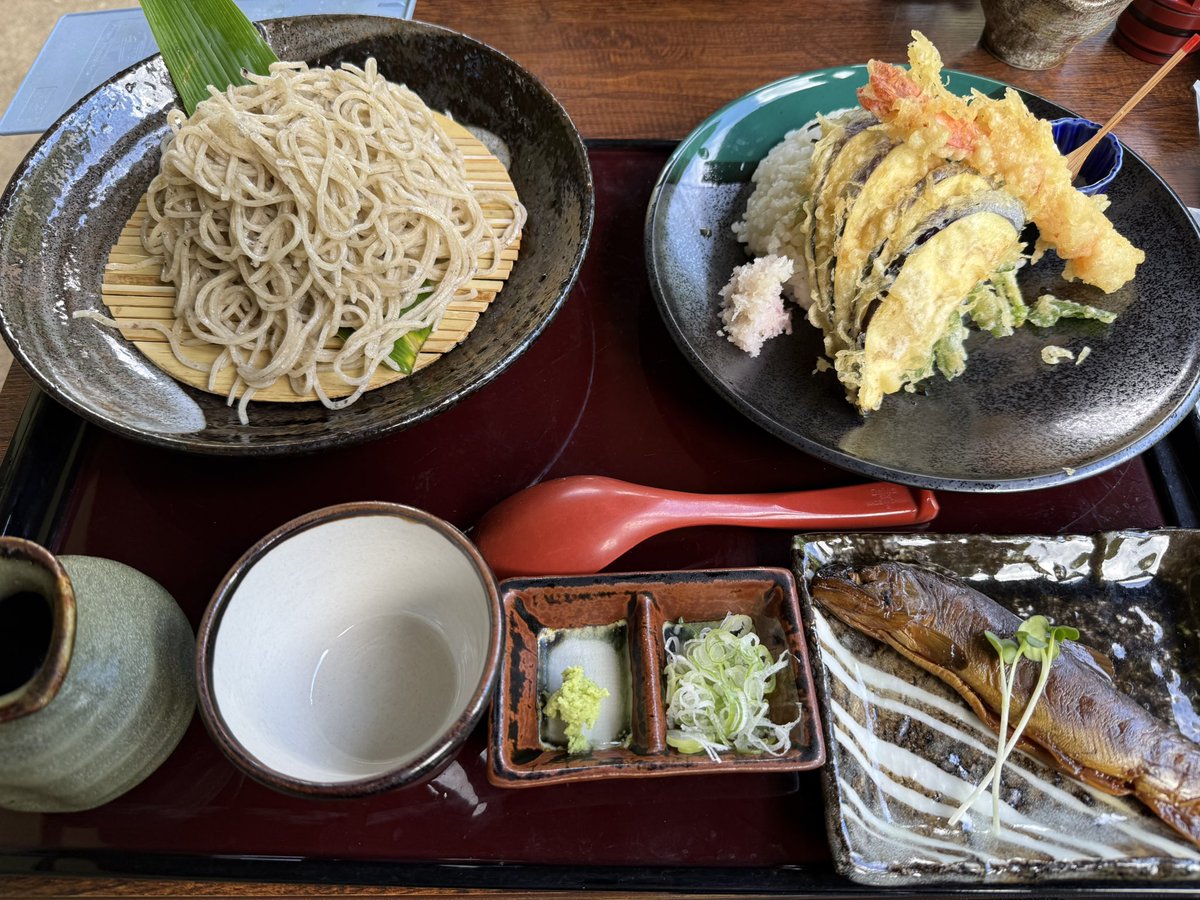 maknomaki72's tweet photo. せせらぎ街道の　そば処清見庵おおくら
で限定20食の岩魚天丼ざるそば¥2000 https://t.co/RYJDfiwTBX