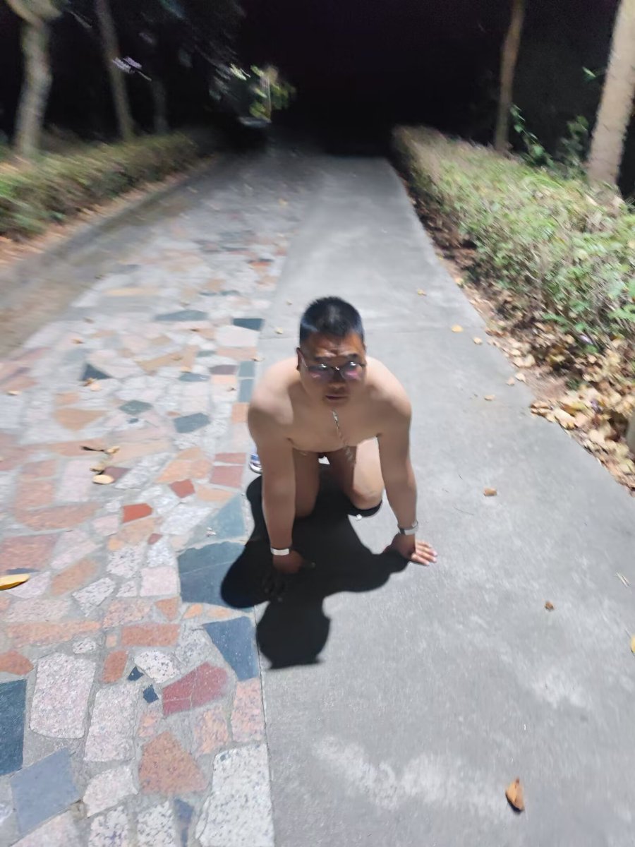amp5ox's tweet photo. (经过本人同意发出）喜欢暴露是吧?喜欢被看被羞辱是吧?那就把你拉去公园溜溜，真是一只贱狗骚奴，大家快来围观，羞辱他
@de_wu81056 https://t.co/Mmo9RYklnv