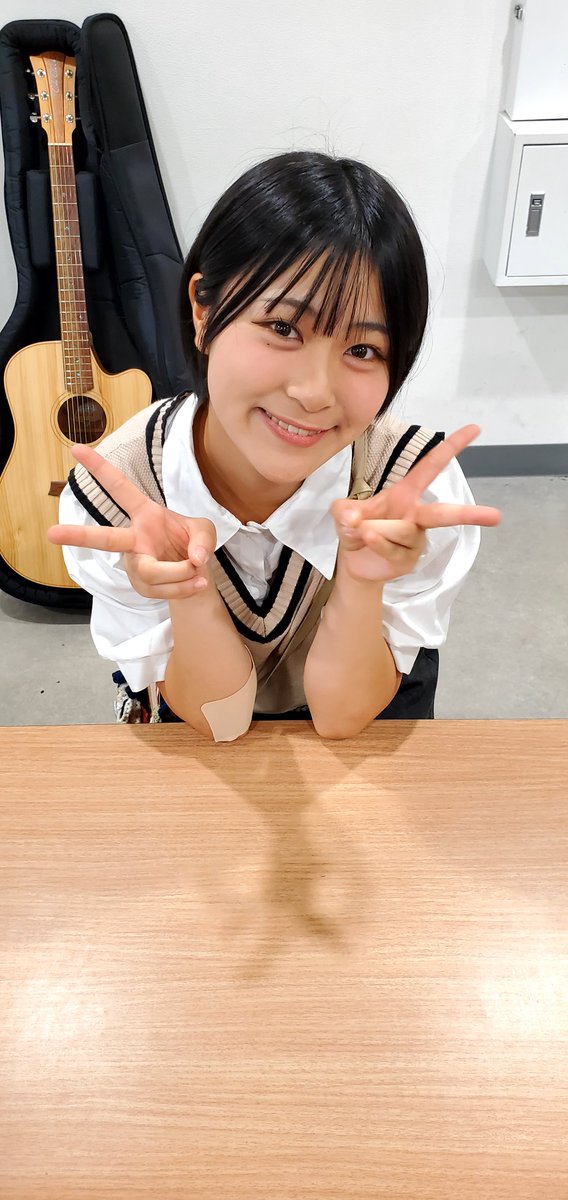 mii19921115's tweet photo. #OneDropperformance 髪を切った #桜咲 ちゃん🌸 安定した弾き語りパフォーマンス👏
miwa「オトシモノ」は歌詞を大切に届け、優里「ドライフラワー」は低音から高音まで綺麗に✨ 「その声が」は速いテンポのなか歌いきり、最後の「Cherish」は手拍子も含めて大盛り上がり🙆
#アイカレ #秋葉原SinfoniA https://t.co/BH3mzRQGte