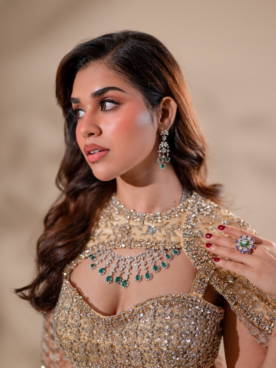 ThamizhPadam's tweet photo. Pure Grace with a modern sparkle 🕊️✨

#MeenakshiGovindarajan #EthnicGlam #AestheticMood #GraceRedefined #Thamizhpadam #WhackedOutMedia @MeenakshiGovin2 https://t.co/MDt1pw4ZIJ