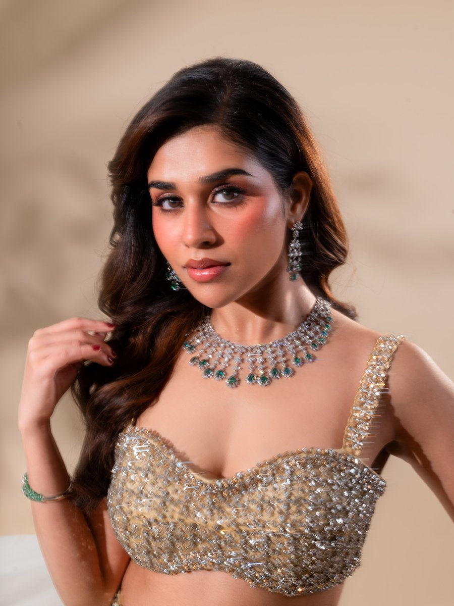 ThamizhPadam's tweet photo. Pure Grace with a modern sparkle 🕊️✨

#MeenakshiGovindarajan #EthnicGlam #AestheticMood #GraceRedefined #Thamizhpadam #WhackedOutMedia @MeenakshiGovin2 https://t.co/MDt1pw4ZIJ