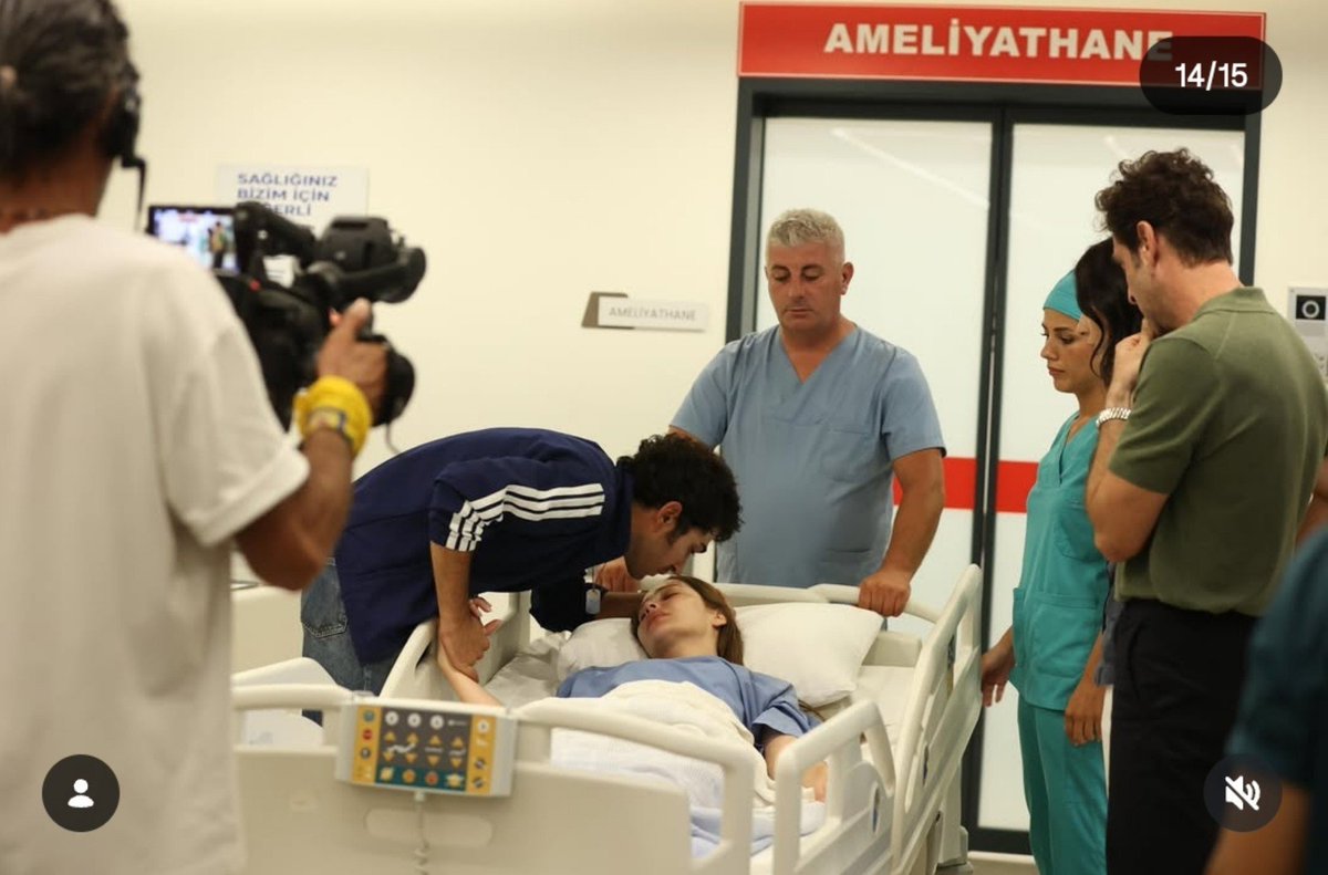 uAmrvee's tweet photo. Melek girerken yanında fahriye rami falan vardır heralde en azından kızı yalnız bırakmamışsnzdir inşallah #Uzmel https://t.co/nUPwDo9L4V