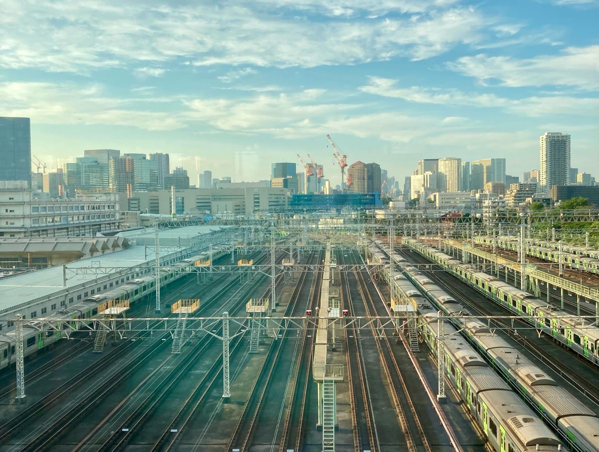 reolivanbarbosa's tweet photo. Oimachi Terrace—dinner at Hotel Metropolitan with a fabulous view over the train lines, plus the Terrace steps at night. https://t.co/MFlQeIGo6d