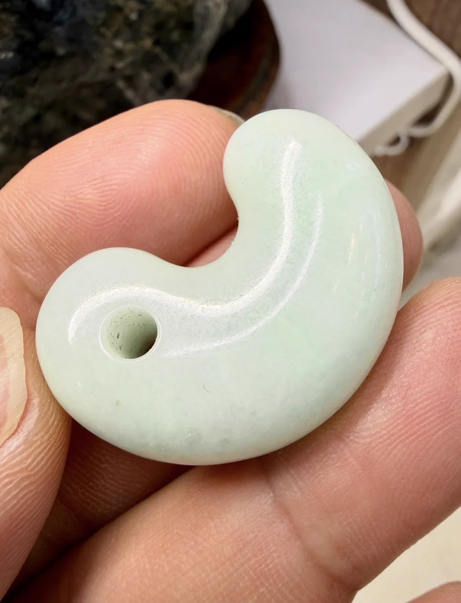 糸魚川翡翠　蛇型勾玉　手磨き　一点物　ハンドメイド ㊗️みどり店11周年🎊🎉【翡翠販売】糸魚川‼️ on X: 