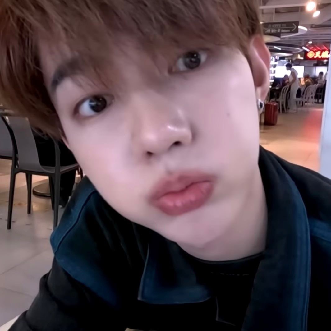 haoromantics's tweet photo. Can i get a kiss? https://t.co/RU6ZCuok4l