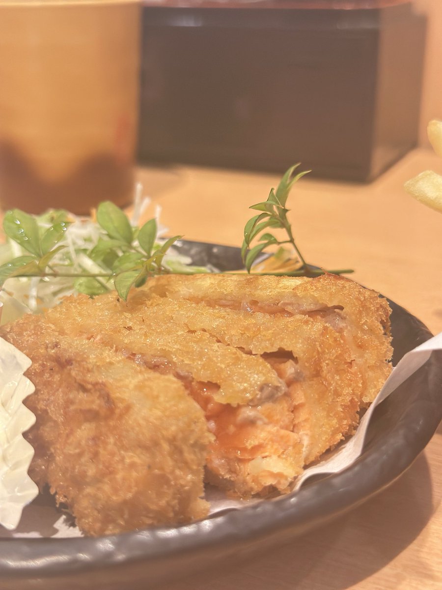Rabbit1217m's tweet photo. サーモンのレアカツとにお寿司美味しい🍣
最高👍 https://t.co/DBznfFaRZX