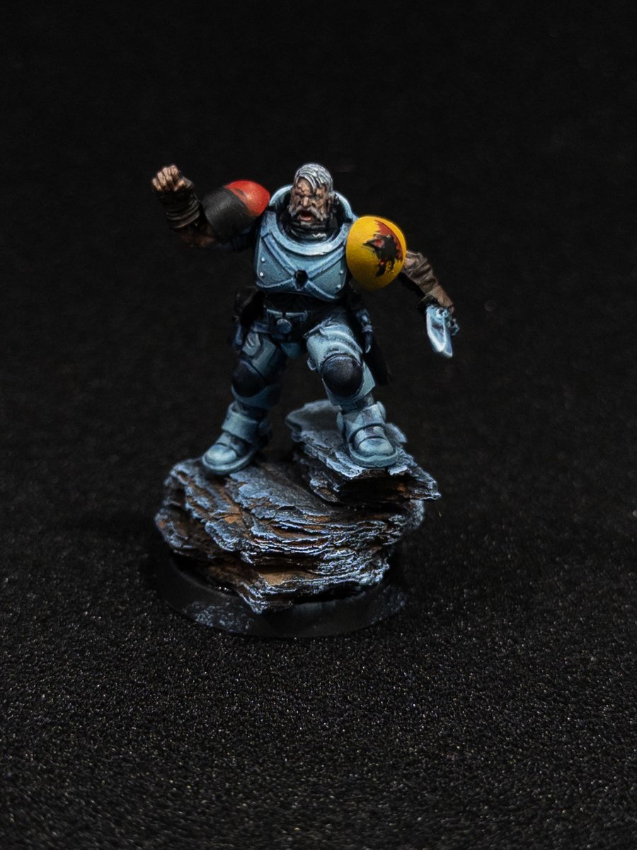 burunuu's tweet photo. WIP of my PACK LEADER…. Its hard getting the squad color consistency but oh well

#warhammer40kㅤ https://t.co/BwaulRU7Lt