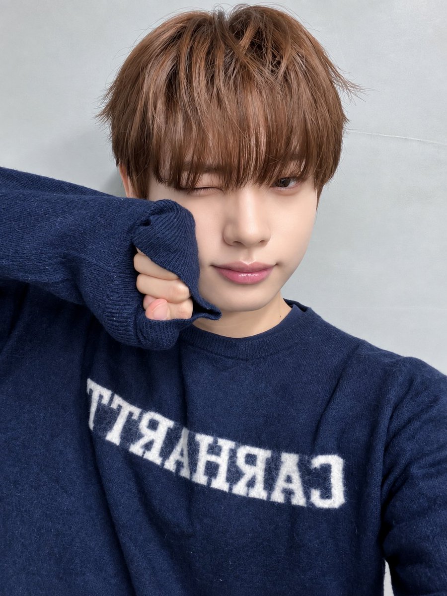 TIOT_NOW's tweet photo. [#예찬]   
브라운 + 네이비
= 몇 점인가요‼️

#TIOT #티아이오티 
#신예찬 #SHINYECHAN https://t.co/feCAVKh894