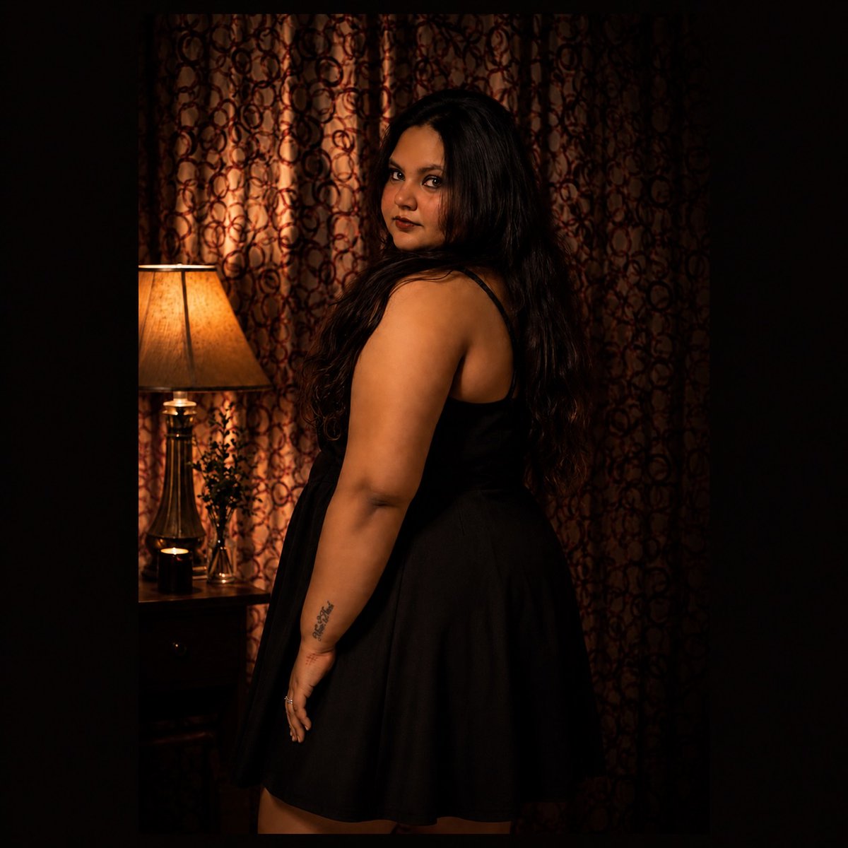 ElizabethRes3's tweet photo. Serving looks, silence, and a little mystery https://t.co/yCn8PRpZNA