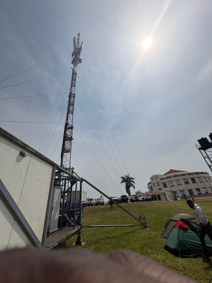 dabirungi's tweet photo. This is called a COW. Cell On Wheels.
It's how we manage to quietly keep the conversations going amongst large temporal populations. Supporting Online and other LIVE broadcasting.

Rest in Power #RIPKingOyo
#Tooro #Kabarole 
@ntvuganda @ubctvuganda
@NBSTVUpdates

Thx @Airtel_Ug https://t.co/JNwArlvLZK