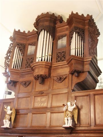 eppobruins's tweet photo. Om Open Monumenten Dag te vieren, bespeel ik vandaag het Westfaals orgel uit het midden van de 17e eeuw in de Dorpskerk in Loenen. Van Bach tot Sting. Alles komt langs. https://t.co/xZd7Ki8OOv