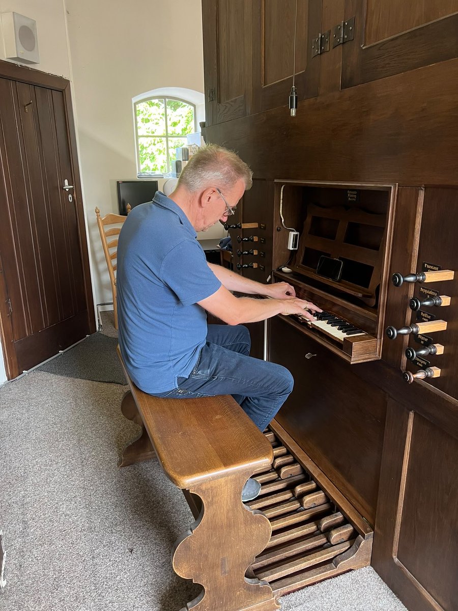 eppobruins's tweet photo. Om Open Monumenten Dag te vieren, bespeel ik vandaag het Westfaals orgel uit het midden van de 17e eeuw in de Dorpskerk in Loenen. Van Bach tot Sting. Alles komt langs. https://t.co/xZd7Ki8OOv
