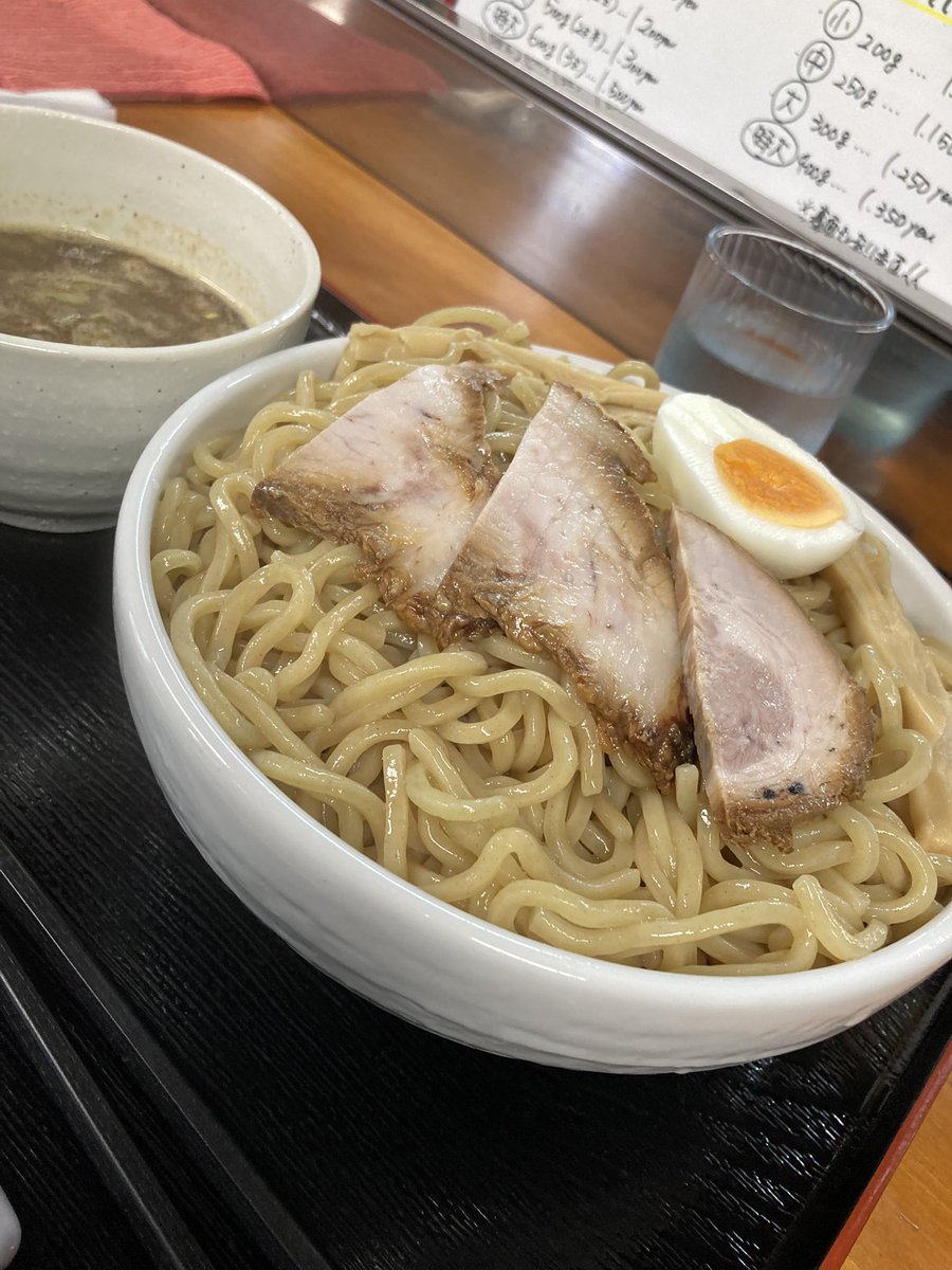 doreminorun's tweet photo. 蓮田の佐藤のつけ麺。特盛でトライ。
腹ぺこで挑み3玉分麺の量600gを完食しご馳走になりました😋
ここのつけ麺は今まで食べたつけ麺の中で1番美味しかった。

お店の人にこんな細いのに凄いねって驚いてた🤭
食べる時はめちゃ食べる痩せの大食いでごわす⸜(* ॑꒳ ॑*  )⸝⋆* https://t.co/LKllYZATto