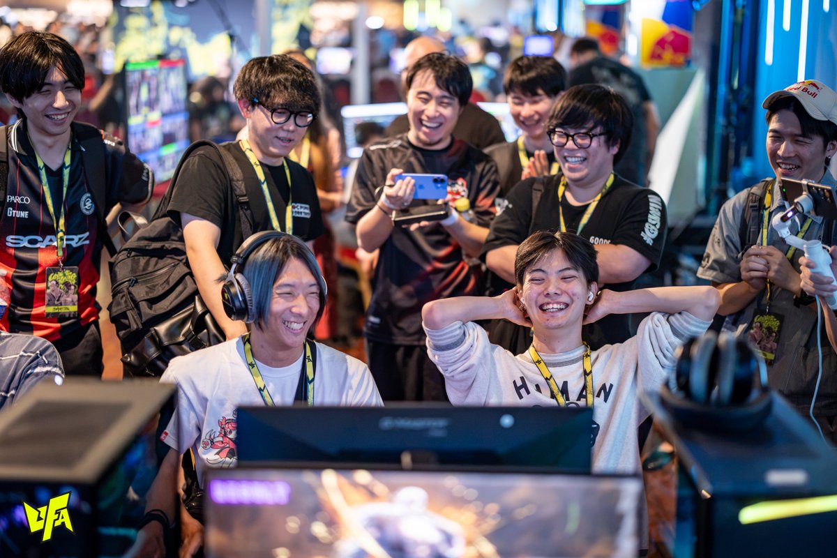 Vexanie's tweet photo. Fighting games is something so great. https://t.co/Jh0yBmg0uS