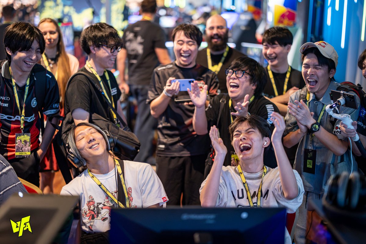 Vexanie's tweet photo. Fighting games is something so great. https://t.co/Jh0yBmg0uS