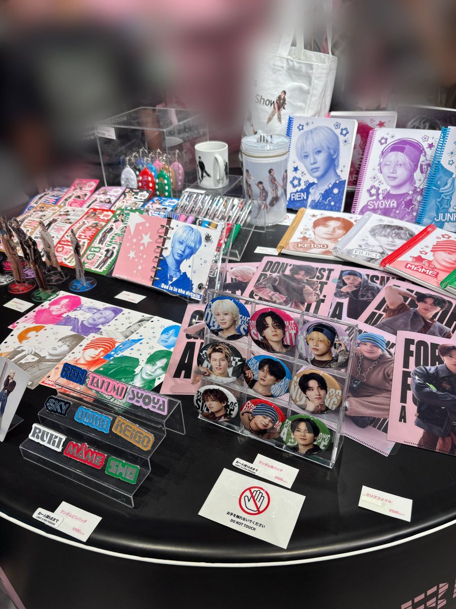 r1kf9a's tweet photo. 店内全体ちょーかわいかった꜀(  ꜆-⩊-)꜆♡  #SHIBUYA109_JO1   @JO1 https://t.co/igyHpDOyPc