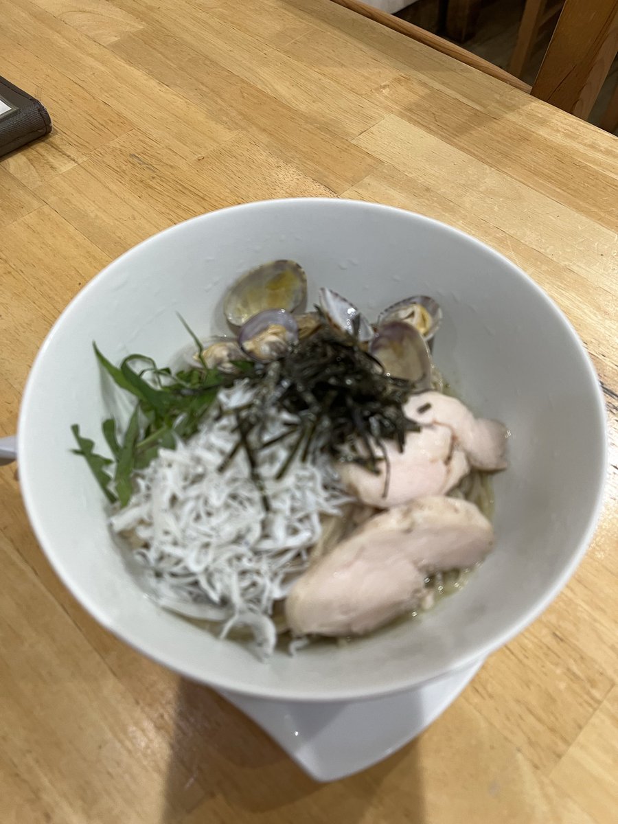 _mononofu_men's tweet photo. ＊らぁめんたんぼのお知らせ＊

9月限で《アサリとしらすの和風パスタな冷やしらぁめん》1,150円やってます！
トッピング➕100円で明太子あります！
はじめ和風パスタ風途中からめんたいパスタ風でお楽しみ頂けます😊
優しい味わいになってますのでこの機会にぜひ一度お試しください！ https://t.co/kWjKnR9vTN