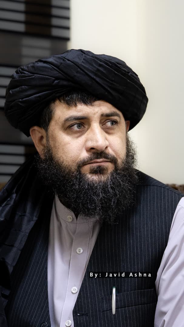 EngSana28's tweet photo. ځوان مولوي صیب ږیرې هم سپین تارونه ونیول😌 https://t.co/iGRbfeA1iF