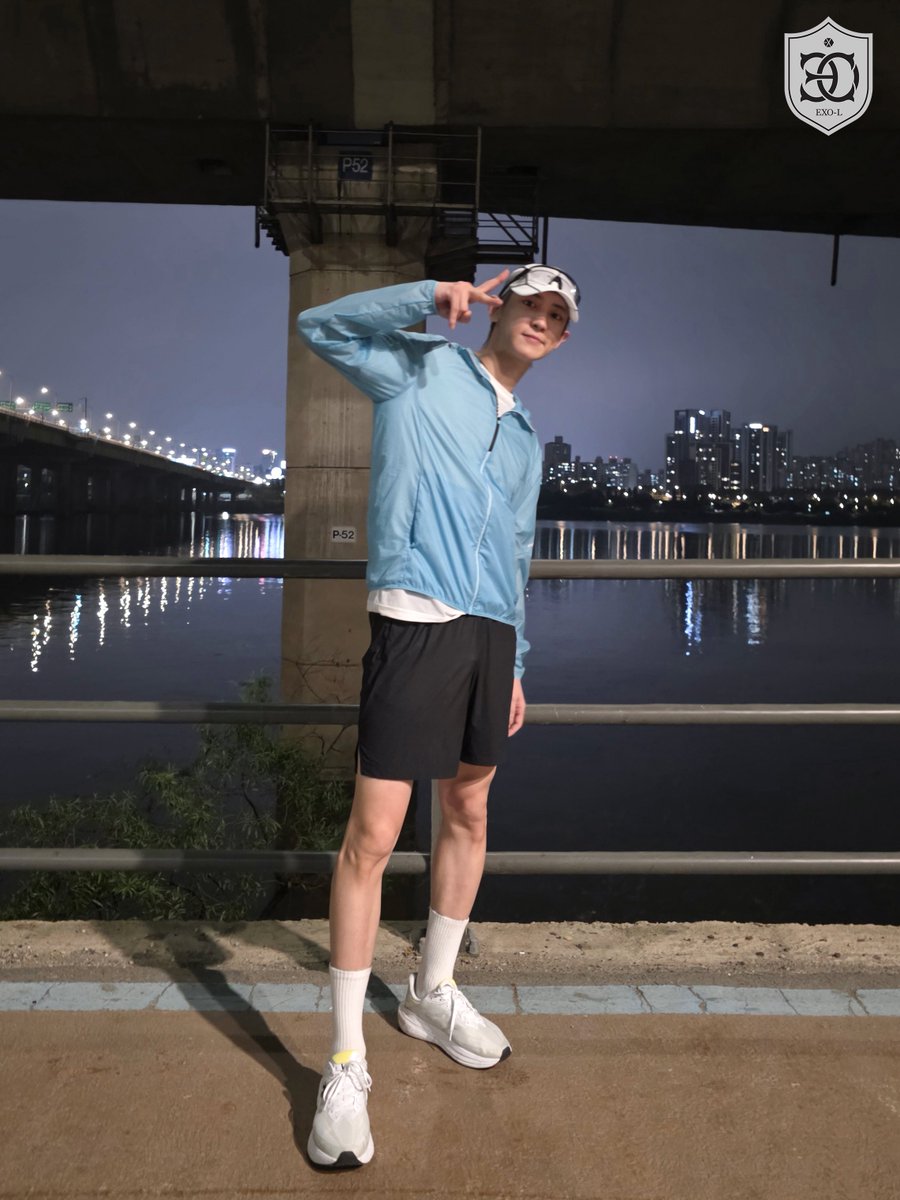 knockknock0408's tweet photo. CHANYEOL https://t.co/YhQ5xCe23j