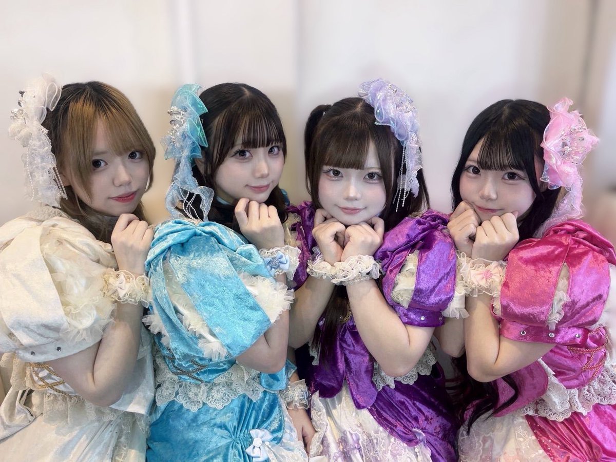 Imfrom_idol's tweet photo. 『Girls Face in VAMPKIN』
ありがとうございました🏰🎀

🤍詠夢ユラ @imfrom_yura
🩷羽沙乃るか @imfrom_ruka
🩵水城さえ @imfrom_sae
💜姫乃音 @imfrom_oto

NEXT⬇️
9月13日(日)
『IDOL CREAM SODA!! -AUTUMN BREEZE-』
に出演させていただきます📚❤︎˖ ࣪⊹

会場‣‣中野ZERO小ホール
📷全曲撮影可能

🎤16:20~16:35
📸16:45~17:45

#あいふろ