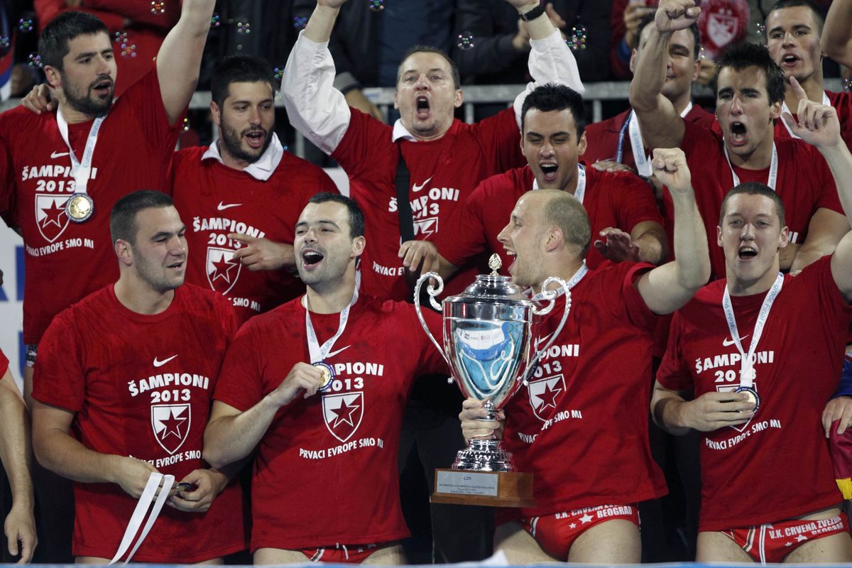 VozdovacLux's tweet photo. Jedini klub koji je ugasen za vreme Vuciceve vladavine je 
VK Crvena zvezda

Vucic kao deklarisani unistitelj Partizana je dozvolio da se u svojih 15 godina vladavine ugasi jedino VK Crvena zvezda 

Bivsi Evropski sampion je doziveo ono sto niti jedna sekcija Partizana nije dozivela, da nemaju pomoc drzave da opstanu

FK Partizan, KK Partizan, RK Partizan uzeli su toliko para od drzave da je smesno pricati

Sramotno da drzava nije spasila klub kao sto je milion puta spasavala FK Partizan i upumpala milione u RK Partizan i dovela Rumenog u KK Partizan 

#VKCrvenazvezda
