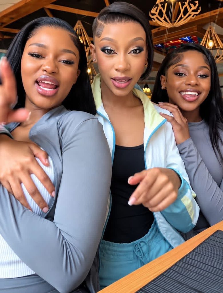MelloFelicia1's tweet photo. They are so gorgeous 😍😍😍 https://t.co/MFQCQYWmLi