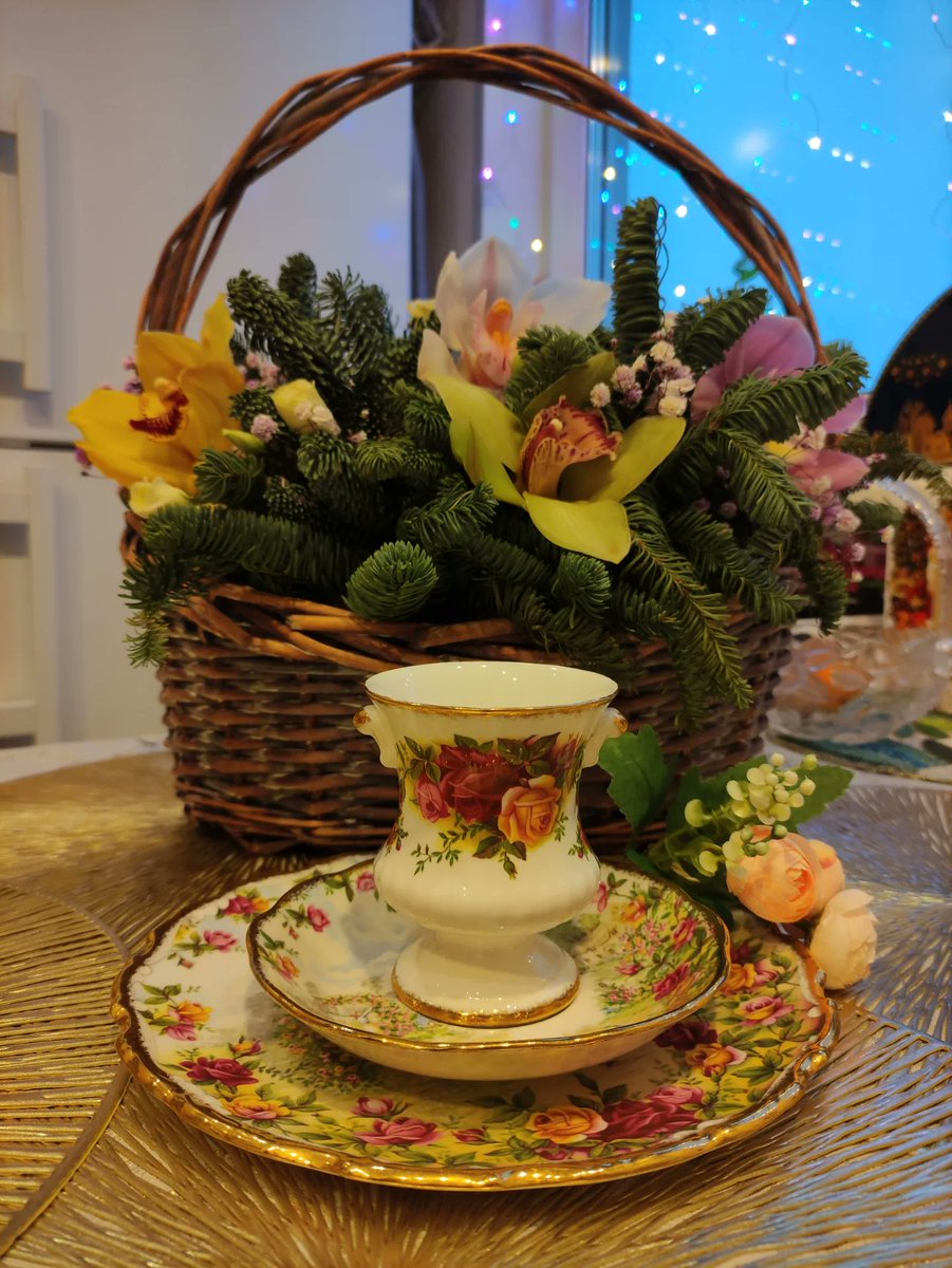 gucros's tweet photo. My new purchases 
A little vase as a gift https://t.co/UccyRiO5M5