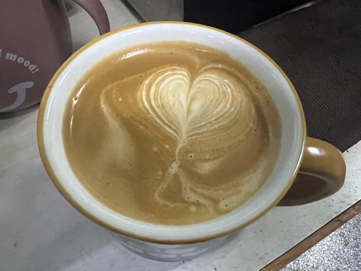 LeonaThurner's tweet photo. [Hoy en la oficina: el café de la impresora se volvió más popular que mi jefe ]， https://t.co/lLNStX0opY