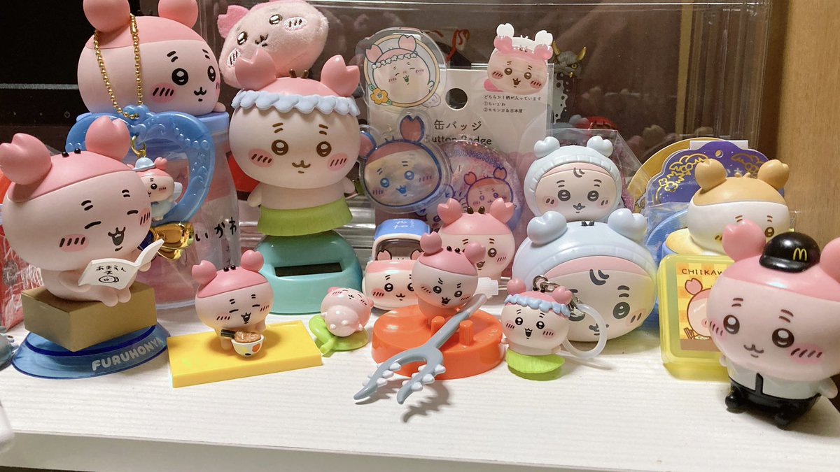 EmuOsyusi's tweet photo. 他にもグッズあるけど、置く場所がなくなって来た！！！！
推し始めて早1ヶ月と2週間弱、仲間がとても増えました🦀
#ちいかわ 
#ちいかわ好きな方と繋がりたい https://t.co/rpuNxMiHfo