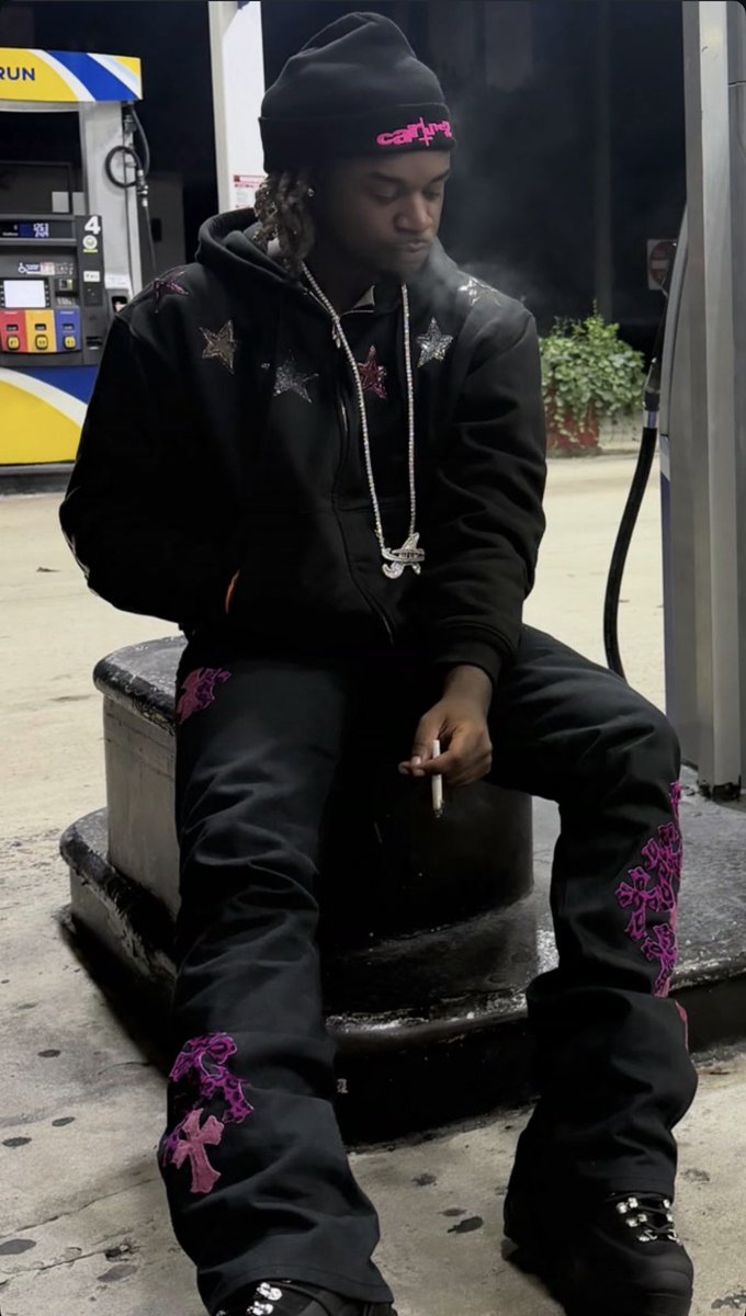 cartisburner__'s tweet photo. Ken Carson in full Chrome Hearts at the gas station 🤯 https://t.co/PIlNYphn9o