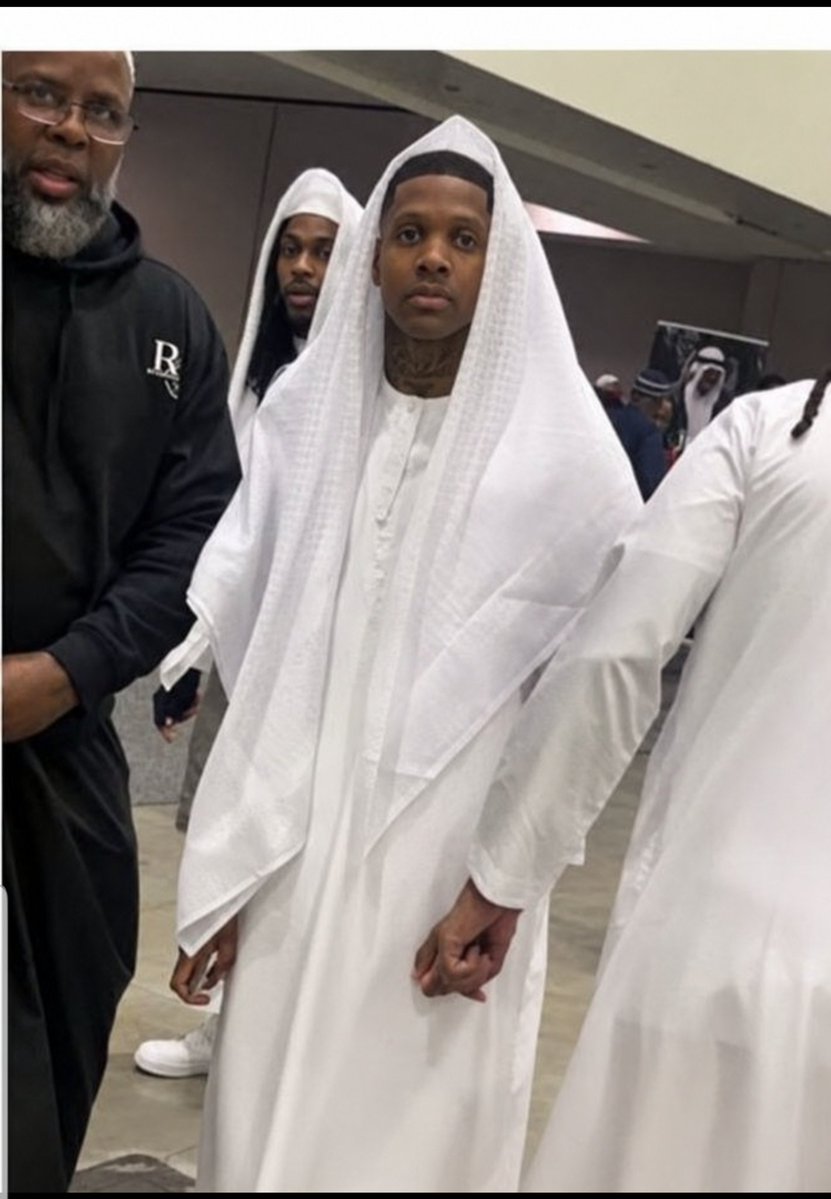 haywi231's tweet photo. Lil Durk’s first visit after his release was reportedly to a mosque, reaffirming his faith in Allah.

 “I prayed, made supplications, and fasted for three months in prison, asking Allah to save me. Alhamdulillah, He answered my prayers.” https://t.co/rkqp1ImG77