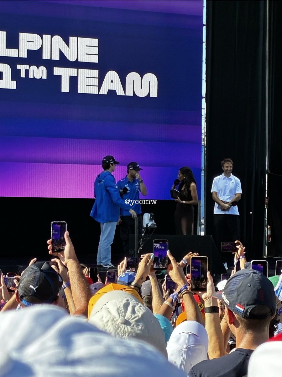 _yccmw's tweet photo. 📍Madring
Fan forum!
(Couldn’t get closer to the stage, too many ppl 😭) https://t.co/yjQjCSksrv