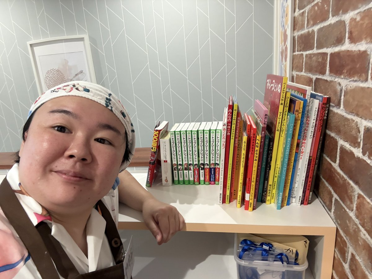 yasuko_sma's tweet photo. 子ども食堂やすまったり
一部が終了しました
今から二部です‼️

寄付で本もいただきました‼️
皆様ありがとうございます‼️

#やすまったり
#子ども食堂

手伝い
@MAN_vs_MASUO 
@baripori1172 https://t.co/tTz3yvNGsV