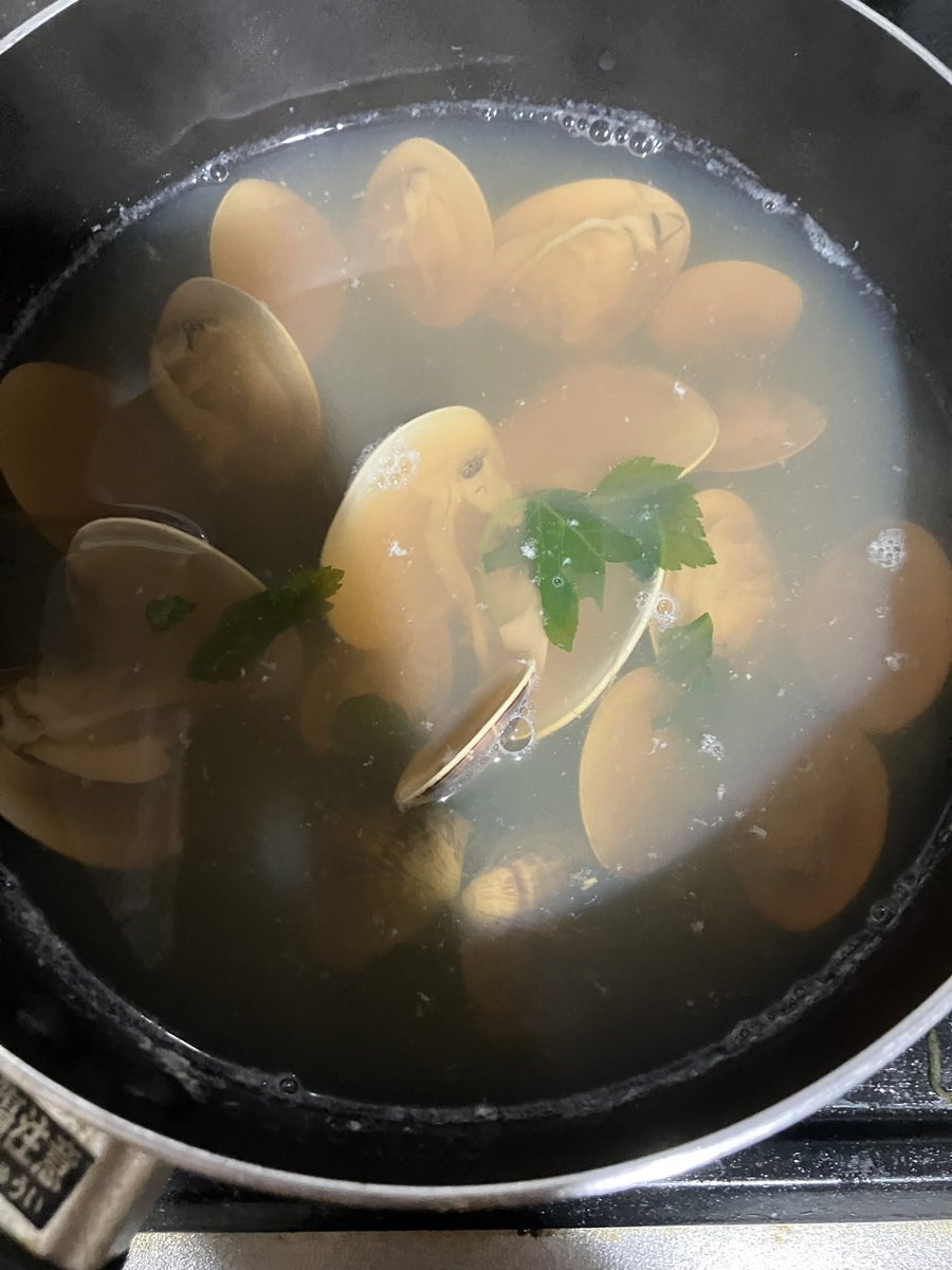 26nagano_'s tweet photo. 分量バグったはまぐりのお吸い物 https://t.co/4U9XdeT7yB
