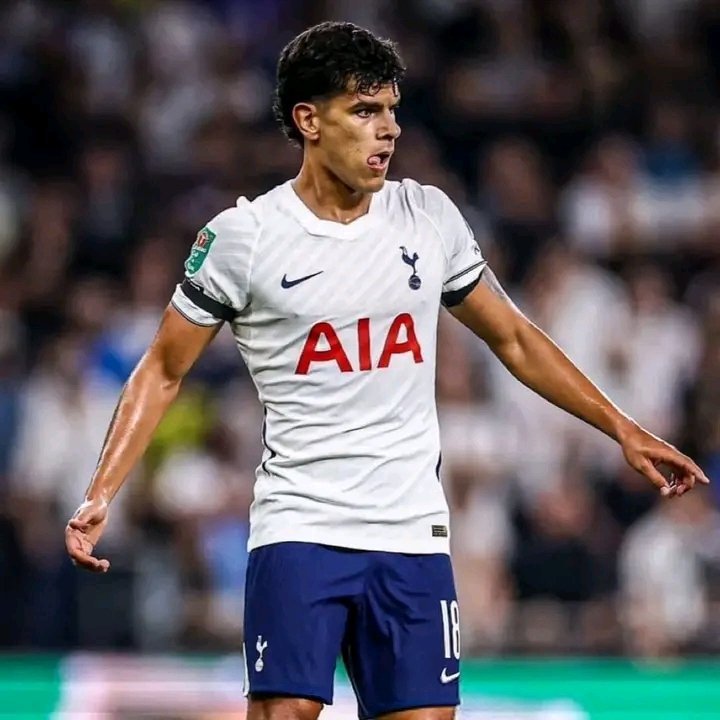 PhynasSports's tweet photo. 🚨💥 MATEUS FERNANDES: DE ZERBI WAS KEY TO SPURS MOVE! 🇵🇹⚪️

🗣️ “I spoke with De Zerbi and he was the KEY to this decision.” 🔑

❤️ “You can feel his energy and passion for football.”

#THFC #MateusFernandes #DeZerbi #PSN https://t.co/rEtreitwhG