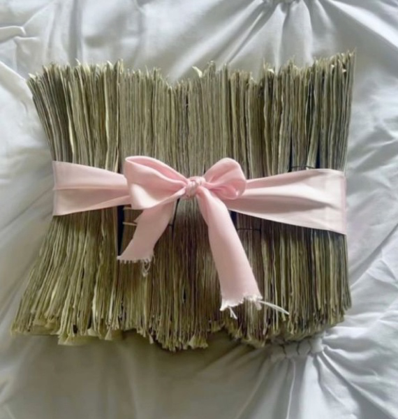 YourOwnerEmi's tweet photo. Hey #paypigs #cashcows and #losers it’s time to spend all your #money on me! Remember, you’re only slightly less #pathetic when you send me #cash.  https://t.co/E3NGfLNGGl https://t.co/cg2f3GDlkk